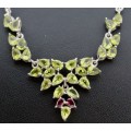 GORGEOUS GREEN PERIDOT PENDANT NECKLACE WITH 18` STERLING SILVER HERRINGBONE CHAIN. 925