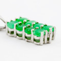 CONTEMPORARY NATURAL EMERALD RECTANGULAR STERLING SILVER PENDANT ON 39CM CHAIN. 925. HALLMARKED