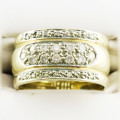 STRIKING VINTAGE BROADBAND 9CT YELLOW GOLD AND CUBIC ZIRCONIA RING. 375. HEAVY - 6,87 grams!