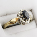 BEAUTIFUL VINTAGE SAPPHIRE AND DIAMOND 9CT YELLOW AND WHITE GOLD RING. INCL CERT R14`000