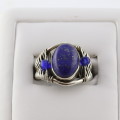 LARGE HANDCRAFTED LAPIS LAZULI CABOCHON and STERLING SILVER RING. INTERESTING WIRE DETAILING. 925