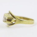 UNUSUAL ENGLISH VINTAGE DIAMOND TRILOGY 14CT YELLOW GOLD RING WITH JEWELLER EVALUATION R10`000