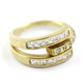 STRIKING VINTAGE CROSSOVER 9CT YELLOW GOLD CUBIC ZIRCONIA RING *JEWELLER`S EVALUATION R16`000*