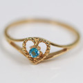 DAINTY VINTAGE SKY BLUE TOPAZ 9CT YELLOW GOLD RING WITH OPENWORK FEATURE. ENGLISH HALLMARKED!