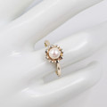 VINTAGE FRESHWATER PEARL 9CT YELLOW GOLD RING. INTRICATE OPENWORK DESIGN. 375