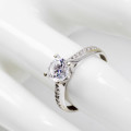 SPARKLING CUBIC ZIRCONIA 9CT WHITE GOLD RING. 375. *JEWELLER EVALUATION R6`500 *