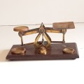 VINTAGE WOOD AND BRASS POSTAL SCALE WITH BRASS WEIGHTS MADE IN ENGLAND