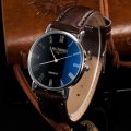 *LOOKER* CLASSIC ROMAN NUMERALS Luxurious Leather Timepiece