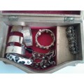 Antique jewelry box with 6 pieces of fine jewelry.