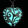 Limited offer!! Crazy special, Glow in dark Necklace, 3 colors to choose from