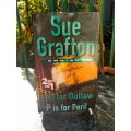 GRAFTON, Sue - Omnibus : O is for Outlaw & P is for Peril - [2 books in one] - (Paperback)