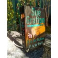 GRAFTON, Sue - Omnibus : O is for Outlaw & P is for Peril - [2 books in one] - (Paperback)