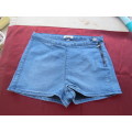 Cute RE denim polycotton stretch shorts. Ladylike with zip at side. Good condition.
