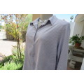 Charming 100% viscose shirt in silvergrey with small white circle patterns. Size 40/16.