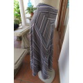 Beautiful godet style skirt with extra panels and pointed waist joke size 36/12.
