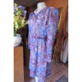 Cool long sleeve vintage dress in nylon/polyester blend size 46/22 90's dress.