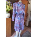 Cool long sleeve vintage dress in nylon/polyester blend size 46/22 90's dress.