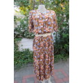 Amazing vintage dress in soft blue, peach and browns in silky polyester fabrick. Size 42/18. As new.