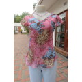 Pretty little pink capped sleeve top with blue roses and paisley pattern. Size 32/8 by NEW ERA