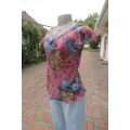 Pretty little pink capped sleeve top with blue roses and paisley pattern. Size 32/8 by NEW ERA