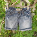 Ultra sexy denim shorts in size 30/6 by FRESH MADE. Distressed look in cotton with some stretch.