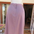 Smart pale mulberry colour pencil skirt with pleat at back. In 100% polyester. Size 42/18. Good cond