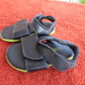 Pair of boy toddler REEBOK black sandals.Both straps over foot adjustable.Sole length 14.5cm.As new
