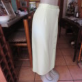 Sleek apple green skirt with buttons at left side.Two top ones can open. Size 42/18.As new