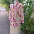 Beautiful top in cream colour with floral patterns in shades of pinks. Size 36/12 by 'Massumi'.
