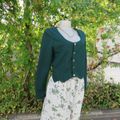 Hunters green cropped crimplene button down top with long sleeves. V neckline size 34/10.