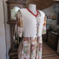 Beautiful vintage short sleeve dress in 100% viscose with cotton lace top size 40/16. Good condition