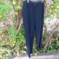 Smart navy DONNA CLAIRE pants in 100% polyester. Size 44/20. Tapered legs. Good condition.