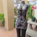 Sexy long sleeveless top in grey shades and pink U-neckline Size 32-8 by `RT` Good condition