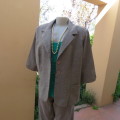Smart 2 pc summer pant suite.Brown /beige mottled effect. Size 44 pants/42 jacket by PRIMA.New cond.