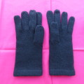 Black polyester stretch knitted gloves in size small. 10 to 12 yrs. New condition.