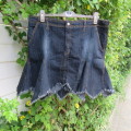 Fashion navy denim skirt with pointed seam and side pockets. Size 42/18. By `Zoey beth`.As new.