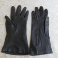 Pair of genuine leather black gloves lined with pure silk in size small 6.5.Made in England.As new
