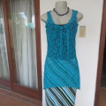 Get noticed in this high/low dark turquoise stretch lace sleeveless top.Size 34/10. As new.