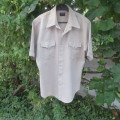 Men`s safari style short sleeve shirt by LEVI`s in beige size Medium. Chest 108 cm. New condition.