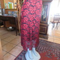 Luxe dark red and black acrylic lace A line paneled skirt by TRUWORTHS size 44/20. New cond.