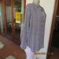 Trendsetting slip over top in black and white small patterns.Size 46/22 by IMAGE.100% viscose.As new