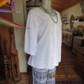 Amazing white embroidered  button down top in 100% cotton.By MERIEN HALL size 42/18.As new.