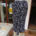 Sleek black/white floral 100% polyester fully lined skirt.Size 34/10 New condition by MISS CASSIDY