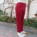 Stunning vintage dress pants, maroon colour size 36/12. Straight legs with some tapering. Good cond.