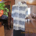 Animal print short sleeve button down top in size 42/18. In 100% polyester fabric. Very good cond.
