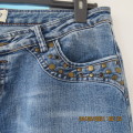 High quality Men`s BUCCELLI blue denim jeans. Size 34 in stretch cotton. Low rise. Bootcut. New cond