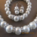 Fabulous new set of pearl necklace, stretch bracelet and piercing earrings.Length of necklace 49cm.
