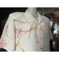 Beautiful short sleeve pale pink button down top with rosepink/light brown lilies.Size 40 by FOSHINI