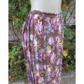 Fabulous permanent knife pleated patterned skirt in silky polyester.Size 44/20.Elasticated waist.