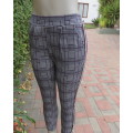 Monochrome check skinny leg stretch polyester pants with maroon accent stripes. Size 32/8 by FIX.New